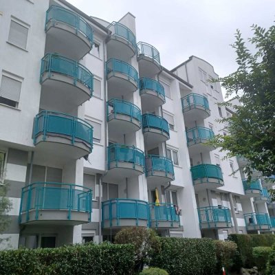 2 Zimmer Wohnung mit Balkon in Langen (Hessen), voll renoviert und mit neuem Vinylboden