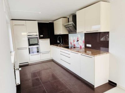 Großzügige 4-Zimmer ETW, Süd-Balkon und Einbauküche