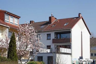 Mehrfamilien-Doppelhaushälfte mit fünf Wohnungen als Kapitalanlage