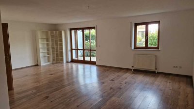 Gepflegte DHH mit West-Terasse in guter Lage in Parkstetten