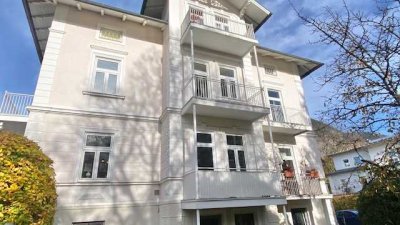 Hübsche 2-Zimmer-Wohnung mit zwei Balkonen und Kfz-Außenstellplatz in Bad Reichenhall.