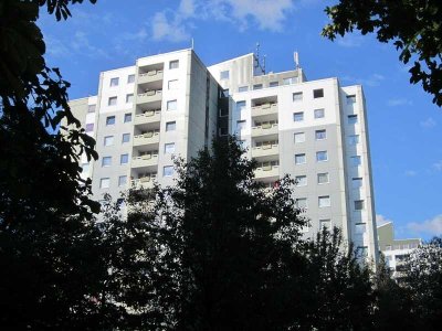 Kleine 2 Zimmer-Wohnung mit separater Küche, großem Balkon und neuem Bad - nur mit WBS!!