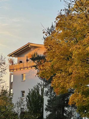 Wohnen im Grünen • 3 Zimmer Dach-Atelier Wohnung • Parkwohnanlage • hohe Räume