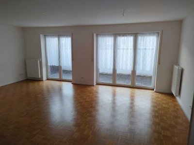 Familienfreundliche 4-Zimmer-Wohnung mit Balkon, Terrasse und Gäste-WC - sofort frei