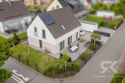 Stil trifft Effizienz: Top-gepflegtes KfW-55-Einfamilienhaus in sonniger Familienlage in Altenstadt