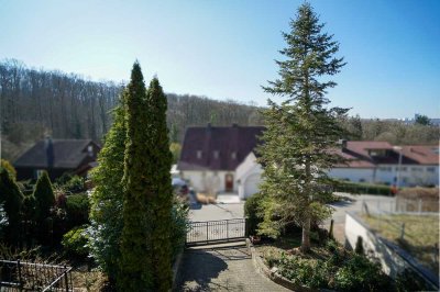 Sonnenberg: Großzügiges Grundstück mit Bestandsgebäude in Aussichtslage