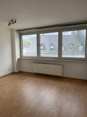 ***Renovierte 1 Zimmerwohnung MITTEN in Bingen***