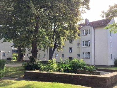 Ab Mitte Mai verfügbar: modernisierte 3-Zimmer-Wohnung im Erdgeschoss