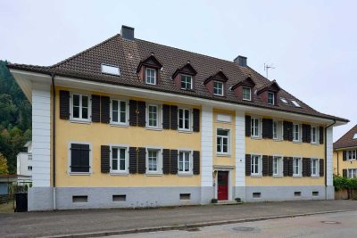 Erstbezug nach vollständiger Sanierung in schönem Altbau