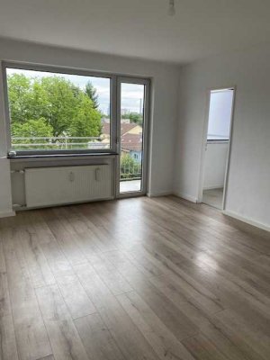 Niederrad: Sanierte 1-Zi-Wohnung mit Balkon
