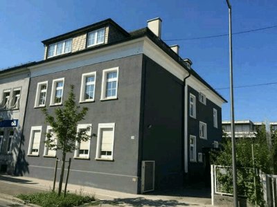 Großzügige Altbauwohnung – mit wunderschönem Altbauflair, Garage und sonnigem 15m² Balkon und Garage mitten im Zentrum – PROVISIONSFREI