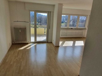 Aussichtsreiche 3,5-Zi-Wohnung  Balkon/EBK/Garage im Grünen / ES-Hochschule