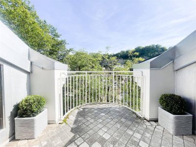 Wohntraum! Charmante 4 Zimmer Dachterrassenwohnung in einer Ceconi Villa Salzburg Stadt