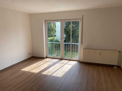 Helle und renovierte 2-Zimmer-Wohnung mit Balkon in ruhiger Lage von Plauen