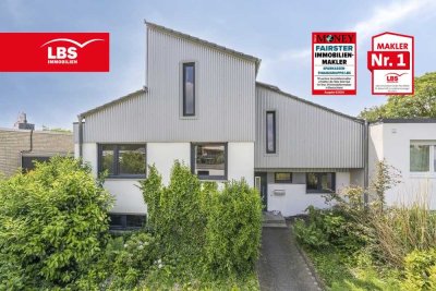 Charakterstarker Split-Level-Bungalow mit Aufstockung in ruhiger Lage – inklusive Garage und gepfl