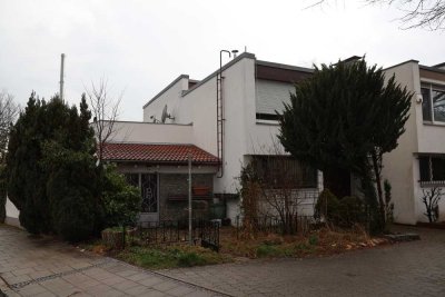 Renovierungsbedürftiges Reihenendhaus mit Anbau in Aschheim