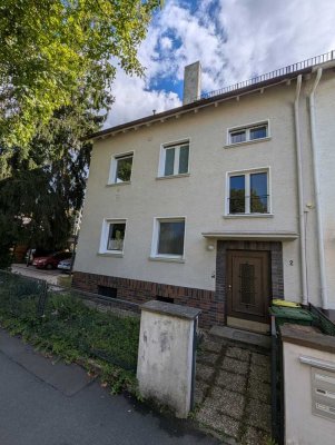 Helle Zweizimmerwohnung mit überdachtem Stellplatz nahe Huthpark