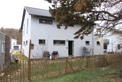 Preiswertes 7-Zimmer-Einfamilienhaus mit gehobener Innenausstattung in Lonsee