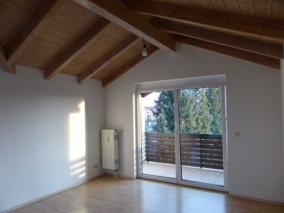 Gepflegte 2-Raum-DG-Wohnung im 3.Stock mit Balkon und Einbauküche in Neuötting