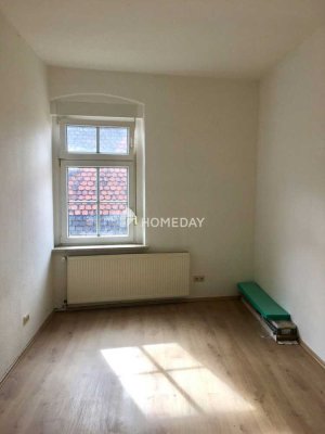 Ideal geschnittene Wohnung mit Tageslichtbad, Gartenanteil & Stellplatz in 4 Parteienhaus