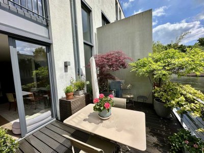Traumhaftes Wohnen am Wasser: Modernes Townhouse mit Tiefgaragenplatz und vielen Extras
