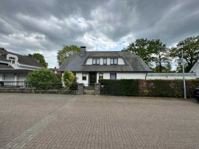 Refrath Traumgrundstück 2000m2 , Haus 270 m2