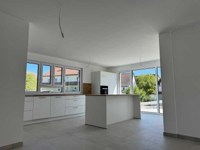 3-Raum-Erdgeschosswohnung mit geh. Innenausstattung mit Terrasse und EBK in Rosengarten, Erstbezug