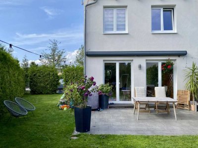 Modernes & helles Reiheneckhaus – möbliert, befristet mit 4 Zimmern und Garten in Seenähe