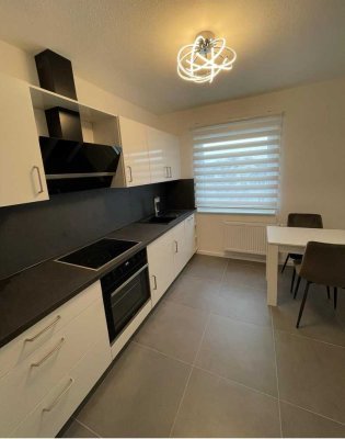 Geschmackvolle 2-Zimmer-Wohnung mit gehobener Innenausstattung mit EBK in Neu Isenburg