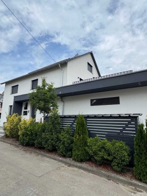 Geschmackvolle 5-Zimmer-Maisonette-Wohnung mit großer Dachterrasse und EBK in Raidwangen