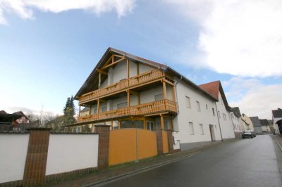 -----DG-Wohnung mit Balkon und herrlichem Ausblick-----
