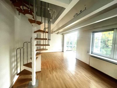Helle Maisonette-Wohnung mit Galerie, Wintergarten und Gartenblick in Niendorf - ab 01.08.2025