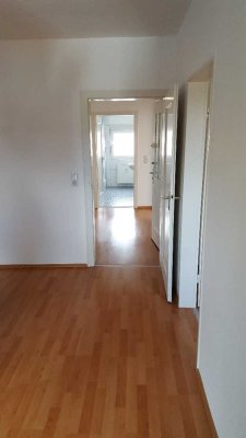 3 Zimmer DG-Wohnung am Waldrand, Neu-Isenburg mit EBK, Balkon, Garage und Kellerraum
