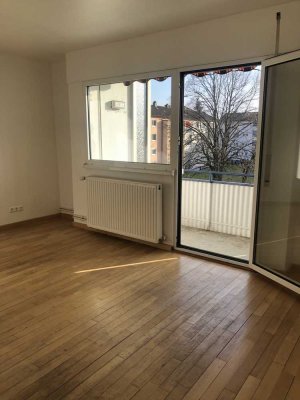 Helle 4-Zimmer-Wohnung mit Balkon im beliebten Malerviertel