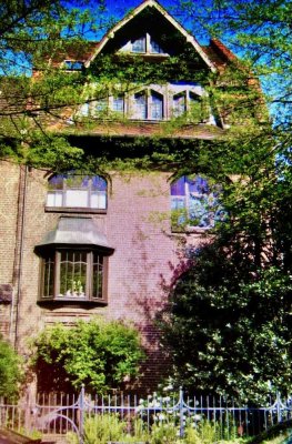 Großzügig geschnittene Wohnung im denkmalgeschützten Jugendstilhaus im Krefelder Bismarckviertel