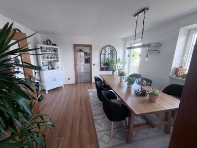Helle, freundliche Wohnung, Einbauküche zum Ablösen 1200 €, 2 Balkone(Süd und West), Gartenanteil