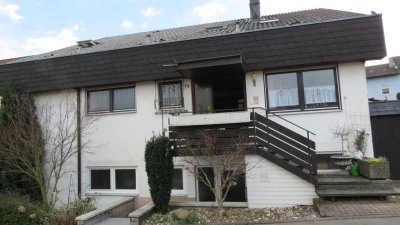 Gelegenheit, Eigentumswohnung, EG und DG, in Zweifamilienhaus