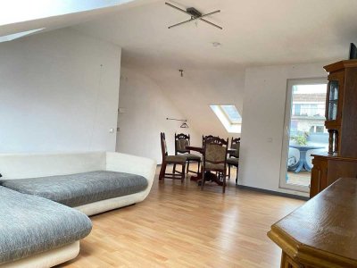 Charmante Dachgeschosswohnung mit Loggia in ruhiger Lage - Im Schacht 6-8, Saarbrücken
