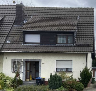 Ansprechende 5-Zimmer-Doppelhaushälfte in Bonn Lessenich mit großen Grundstück