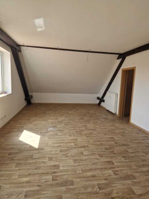 Schöne, geräumige Dachgeschoss 2 Zimmer Wohnung in Alzey-Weinheim