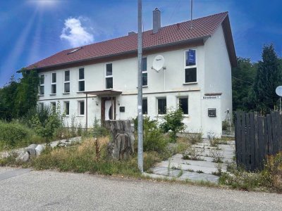 11-Zimmer-Haus + 2 zusätzliche Räume + 4 Bäder + ruhige Lage