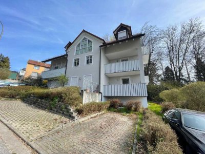 Charmante Dachgeschosswohnung mit Stellplatz und Kellerabteil