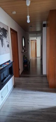Freundliche 5-Zimmer-Wohnung mit Einbauküche in Magstadt