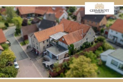 Grosser Gebäudekomplex mit Wohn- und Gewerbeflächen und hoher Rendite