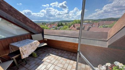 Charmante 3 Zimmer Dachgeschoss Wohnung
mit sonnigem Balkon, Stegaurach ruhige Lage