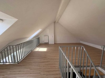 Moderne Maisonette mit Süd-Balkon, Einbauküche & TG-Stellplatz – viel Raum für Wohnen & Arbeiten