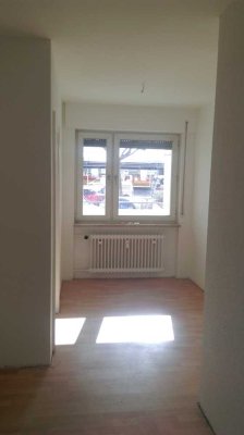 2-Zimmer-Hochparterre-Wohnung mit Balkon