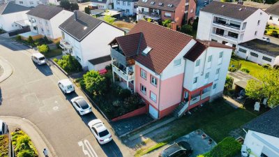 Bezugsfertige Dachgeschosswohnung mit Klimaanlage, Einbauküche & Balkon