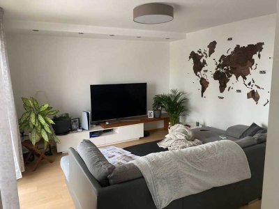 Stilvolle, modernisierte 2-Raum-DG-Wohnung mit geh. Innenausstattung mit Balkon und EBK
