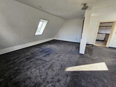 3,5 Zimmer Dachgeschosswohnung mit Balkon in Selbitz